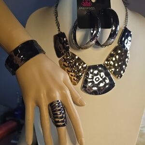 Paparazzi Gleaming Metallic Necklace Set